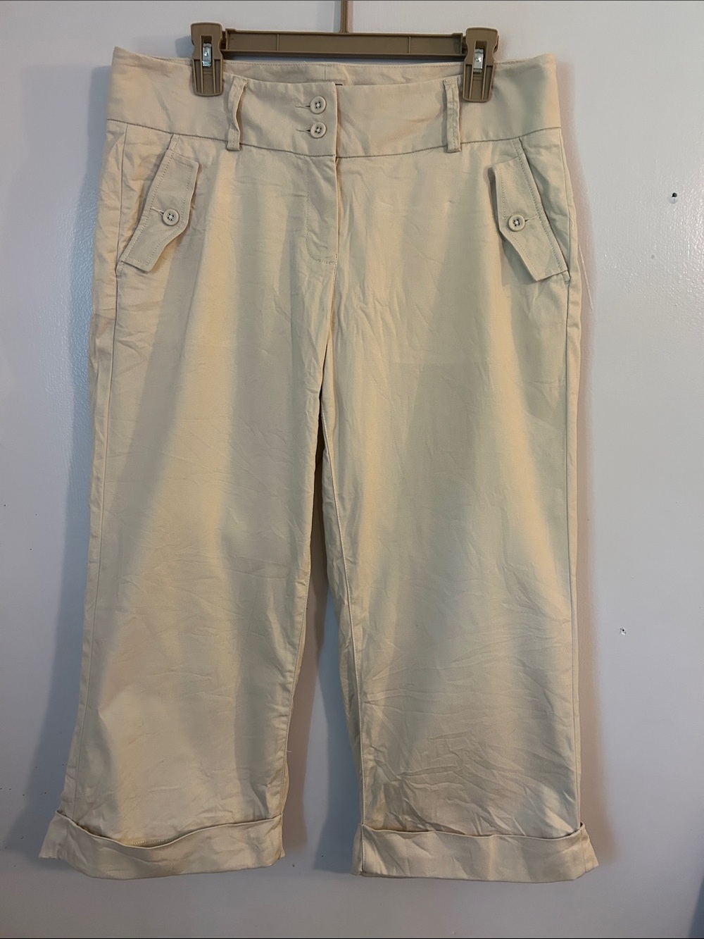 L.L. Bean Cream Capris with Button-Flap Side Pockets